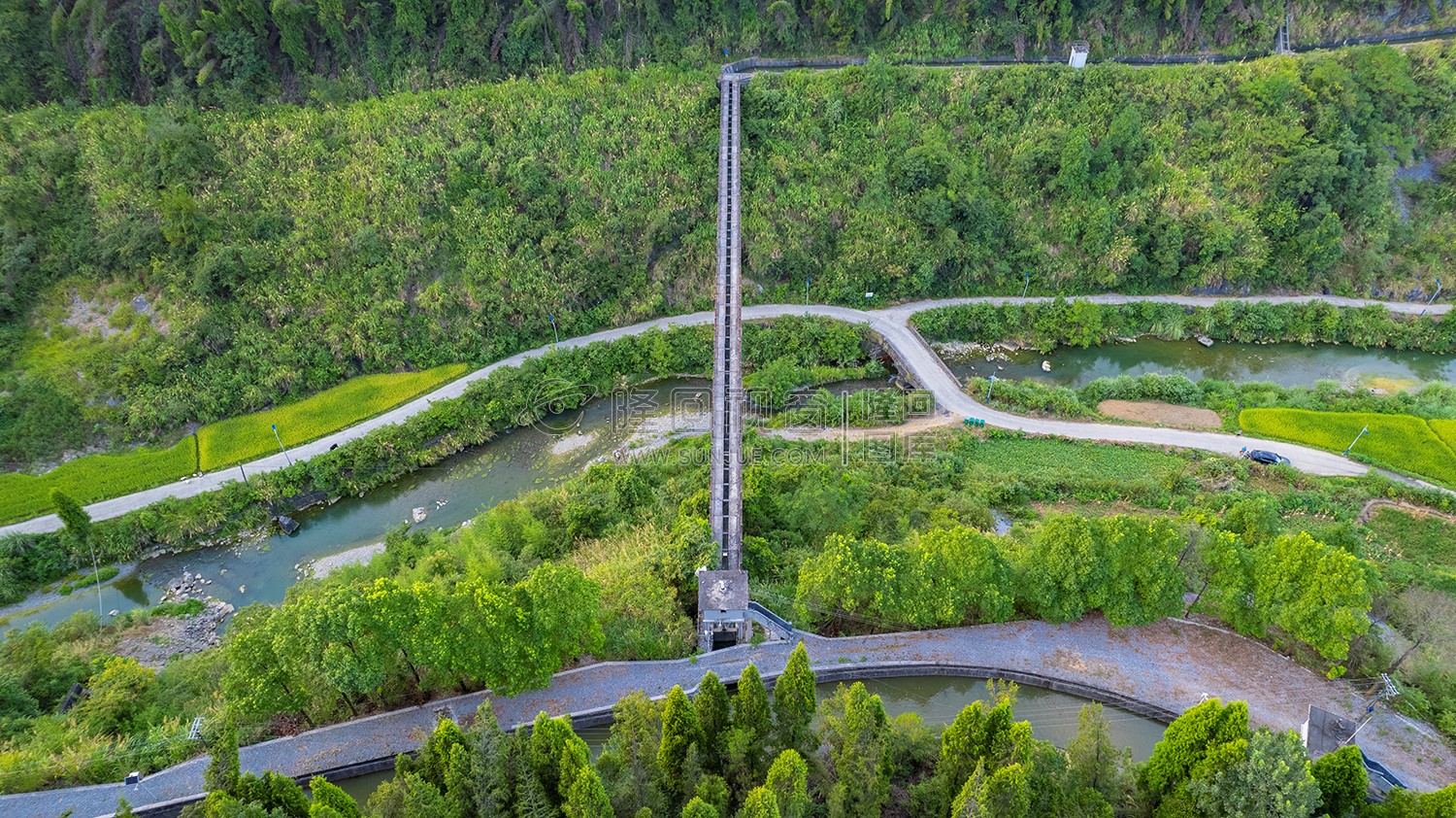 屺石水库与渡槽汇合处