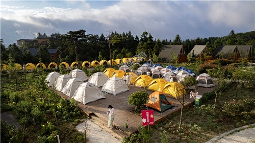 龙瑶幽谷举行近百对单身男女集体相亲大会
