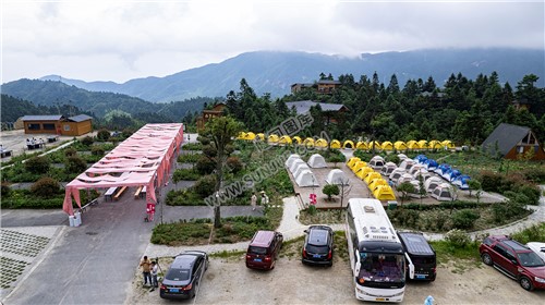 龙瑶幽谷举行近百对单身男女集体相亲大会