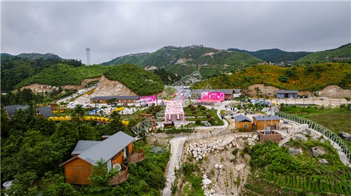 龙瑶幽谷举行近百对单身男女集体相亲大会