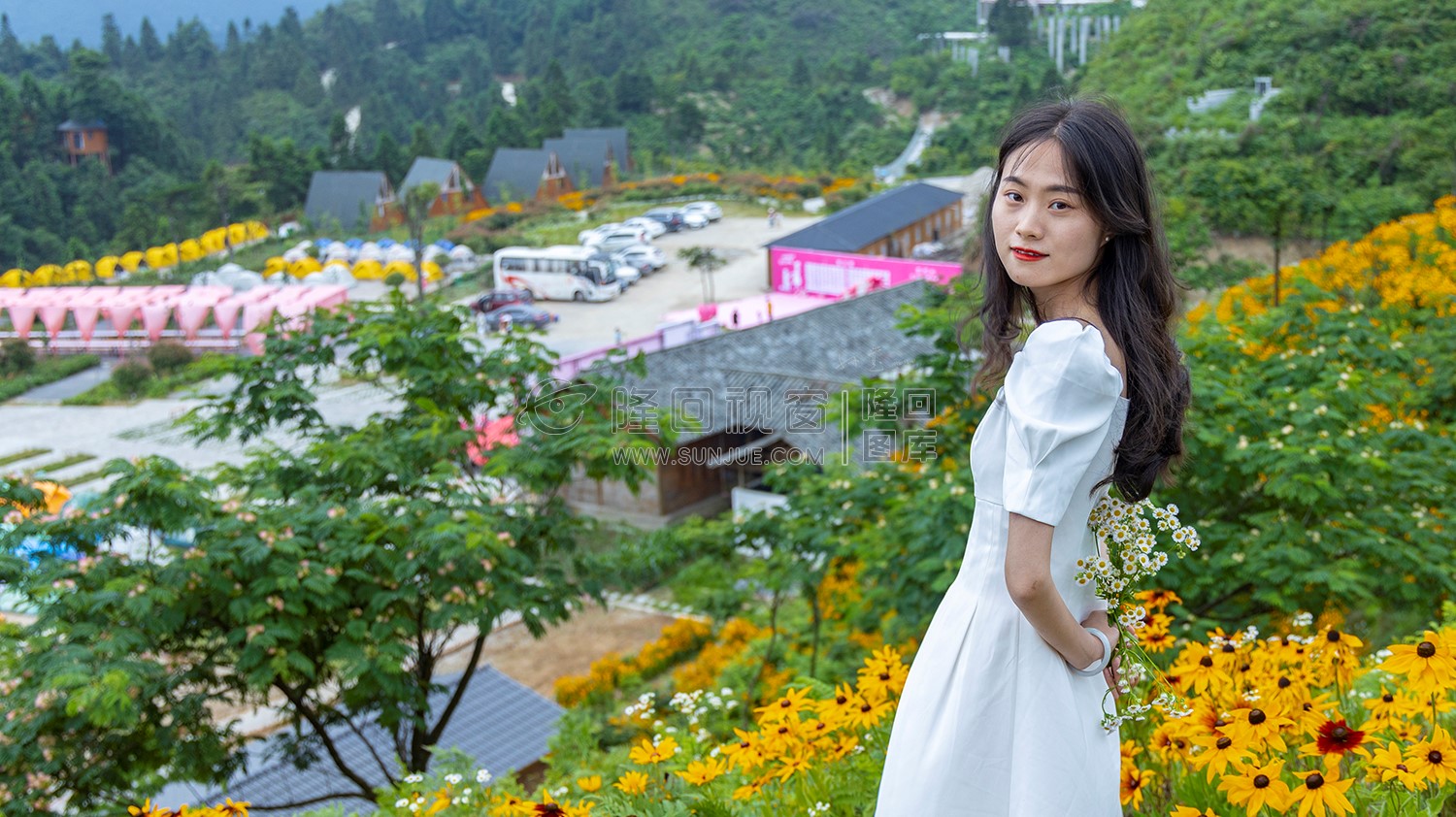 龙瑶幽谷举行近百对单身男女集体相亲大会