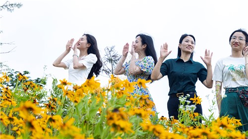 龙瑶幽谷举行近百对单身男女集体相亲大会