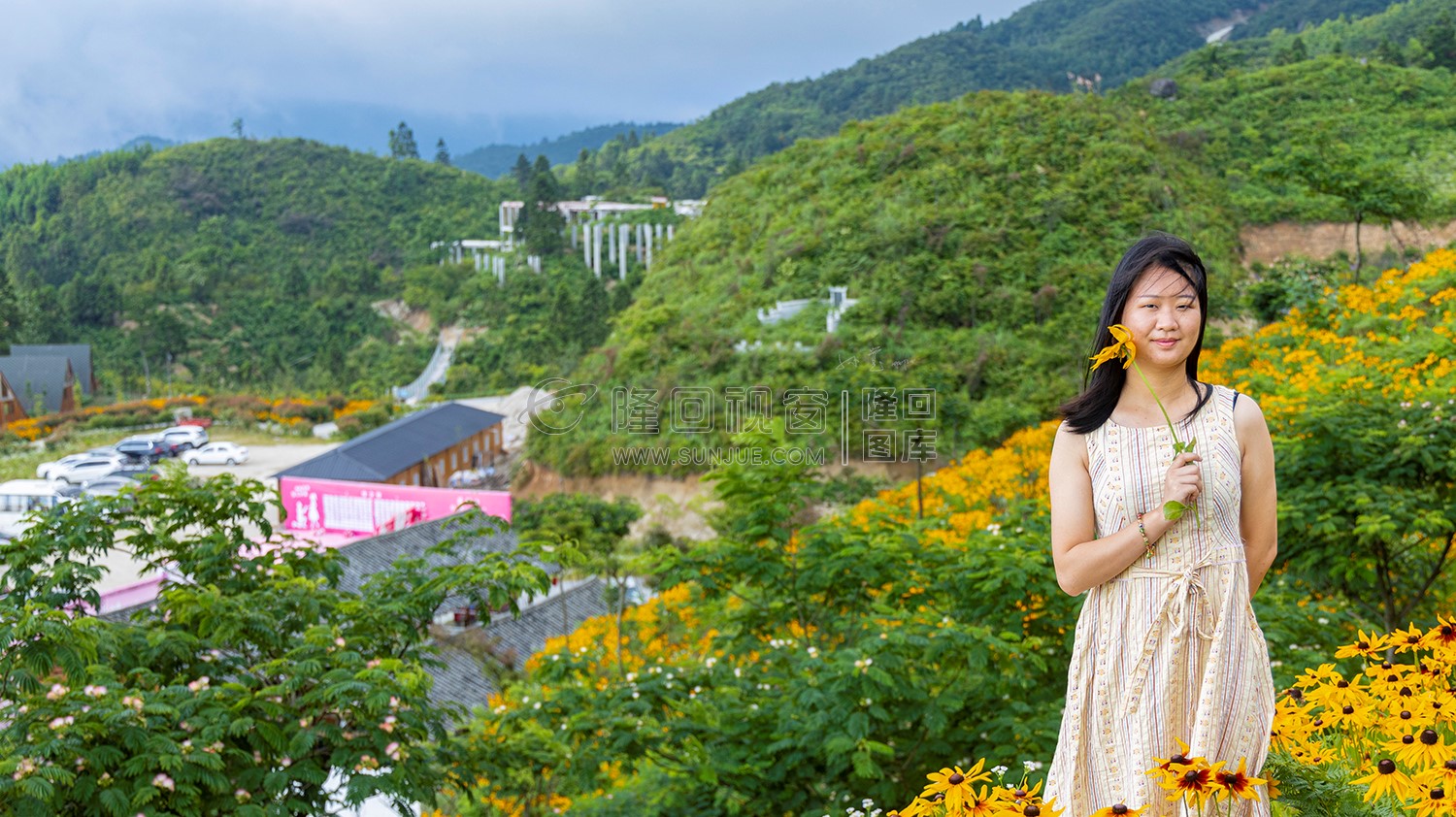 龙瑶幽谷举行近百对单身男女集体相亲大会