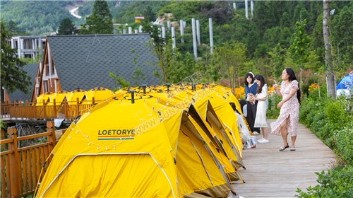 龙瑶幽谷举行近百对单身男女集体相亲大会