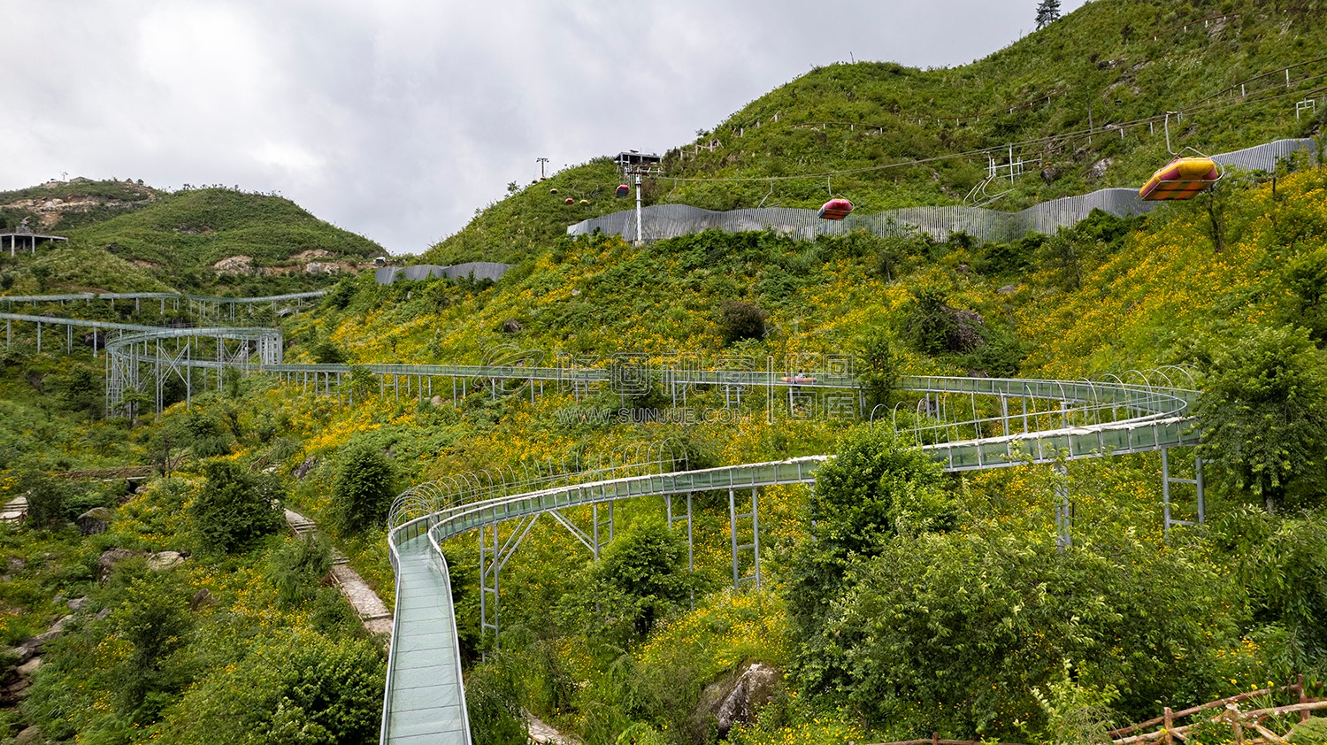 龙瑶幽谷举行近百对单身男女集体相亲大会