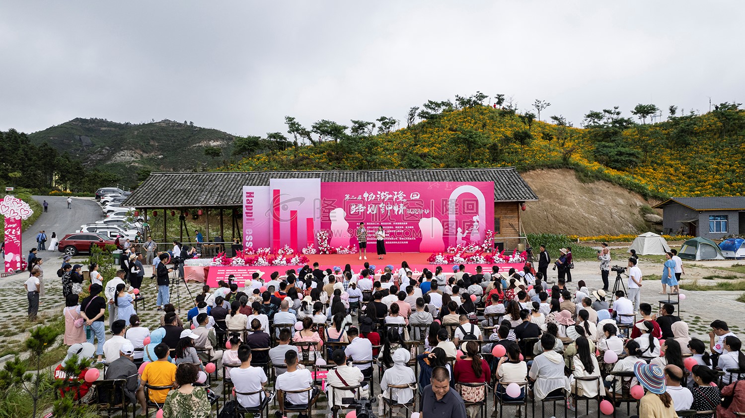 龙瑶幽谷举行近百对单身男女集体相亲大会