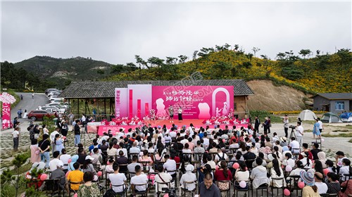 龙瑶幽谷举行近百对单身男女集体相亲大会