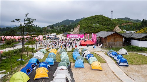龙瑶幽谷举行近百对单身男女集体相亲大会