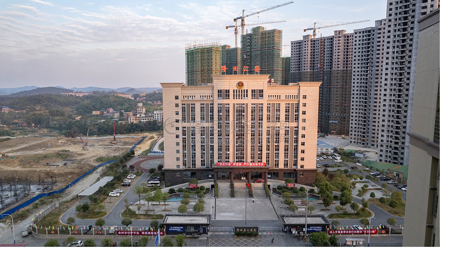 隆回县公安局大楼外景