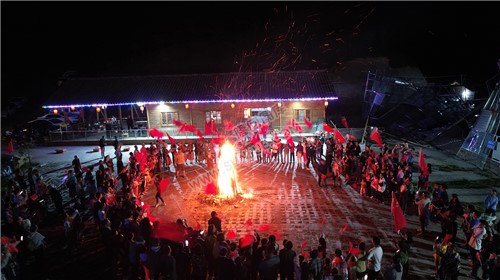 龙瑶幽谷国庆篝火晚会