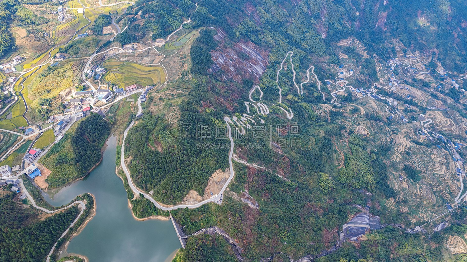 云端上的草原村，呜哇山歌发祥地