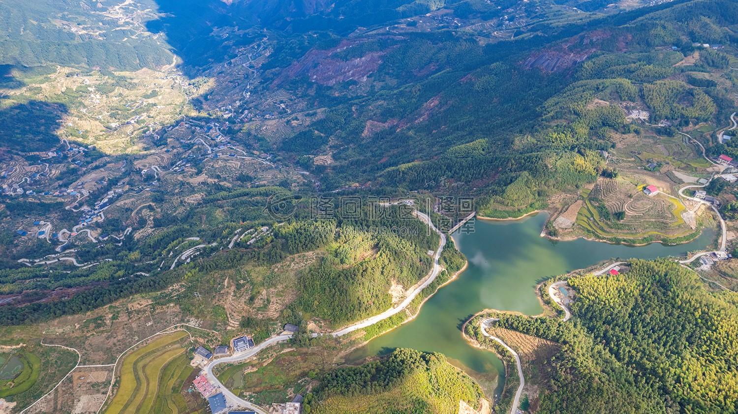 云端上的草原村，呜哇山歌发祥地