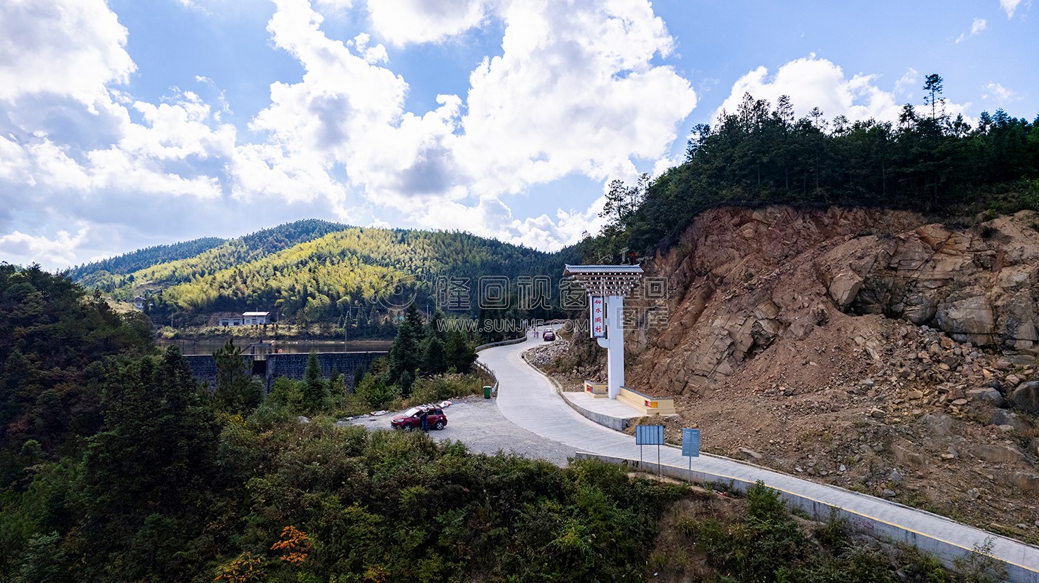 云端上的草原村，呜哇山歌发祥地