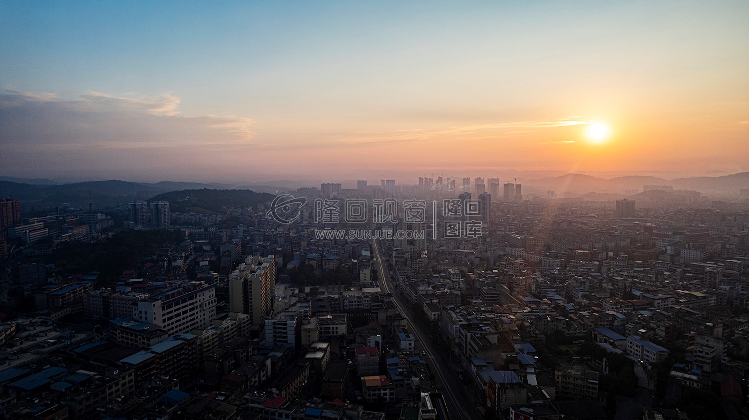 隆回县城日出清晨风光航拍
