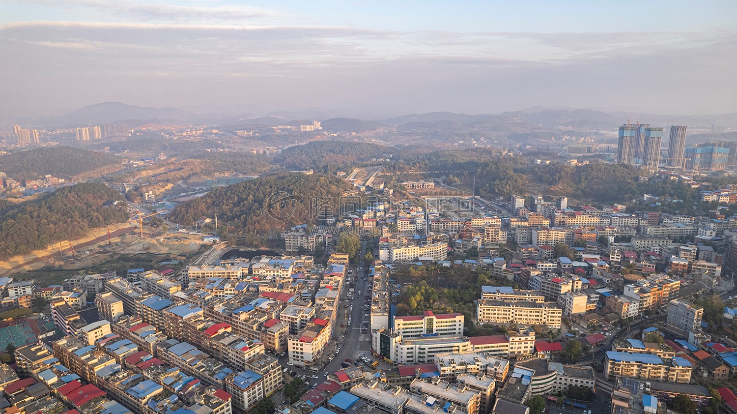 隆回县城日出清晨风光航拍