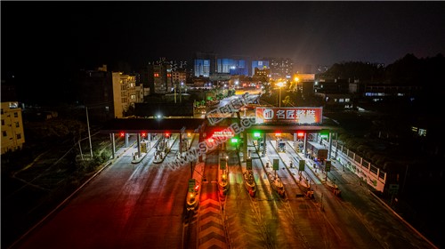 隆回封城第二天，街面已经管控，严禁外出