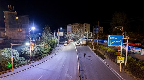 隆回封城第二天，街面已经管控，严禁外出