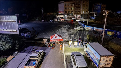 隆回封城第二天，街面已经管控，严禁外出