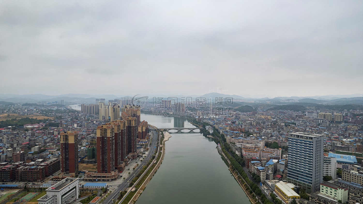 隆回封城第五天，大桥已经封闭，严禁跨河