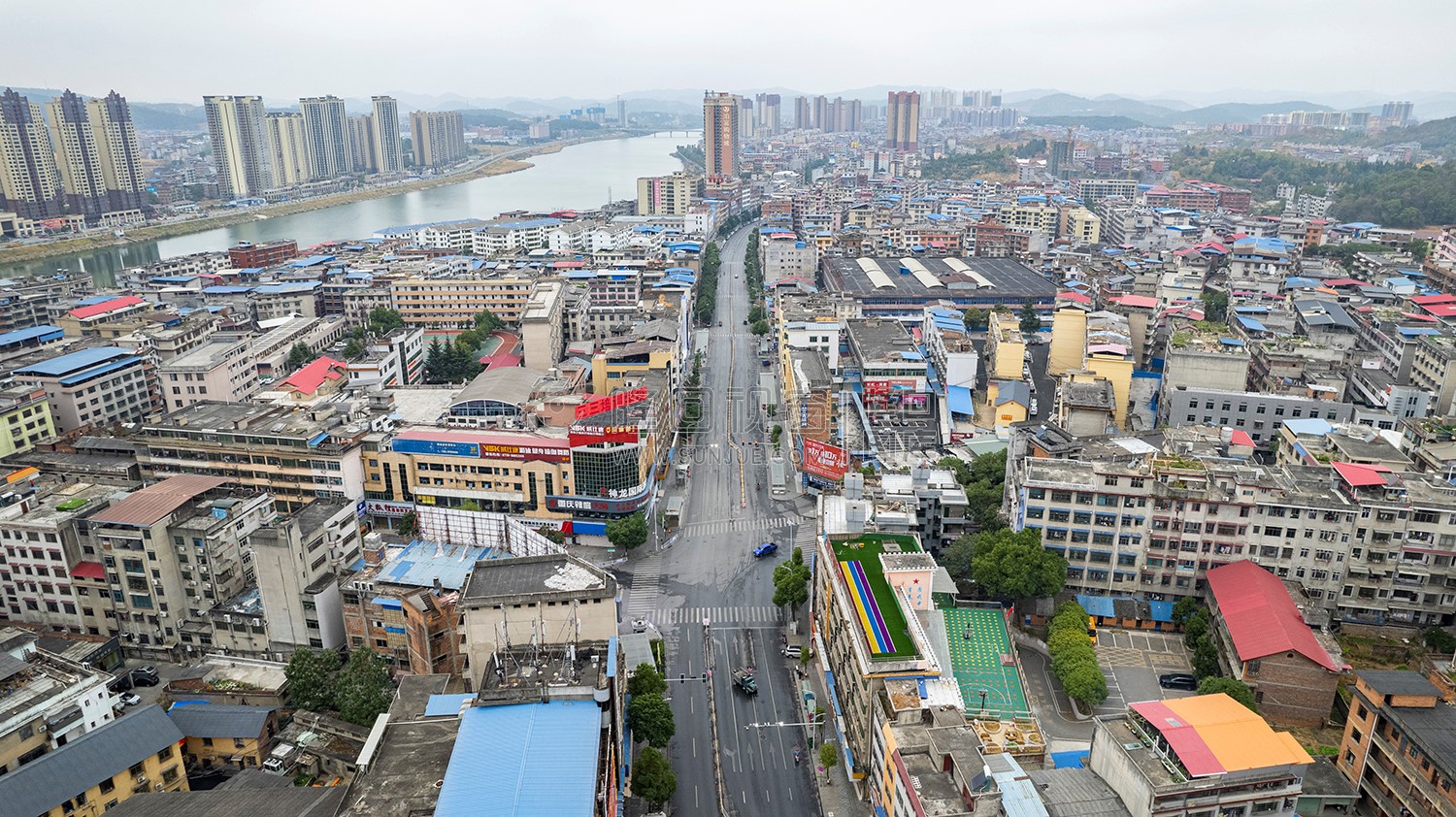 隆回封城第五天，大桥已经封闭，严禁跨河