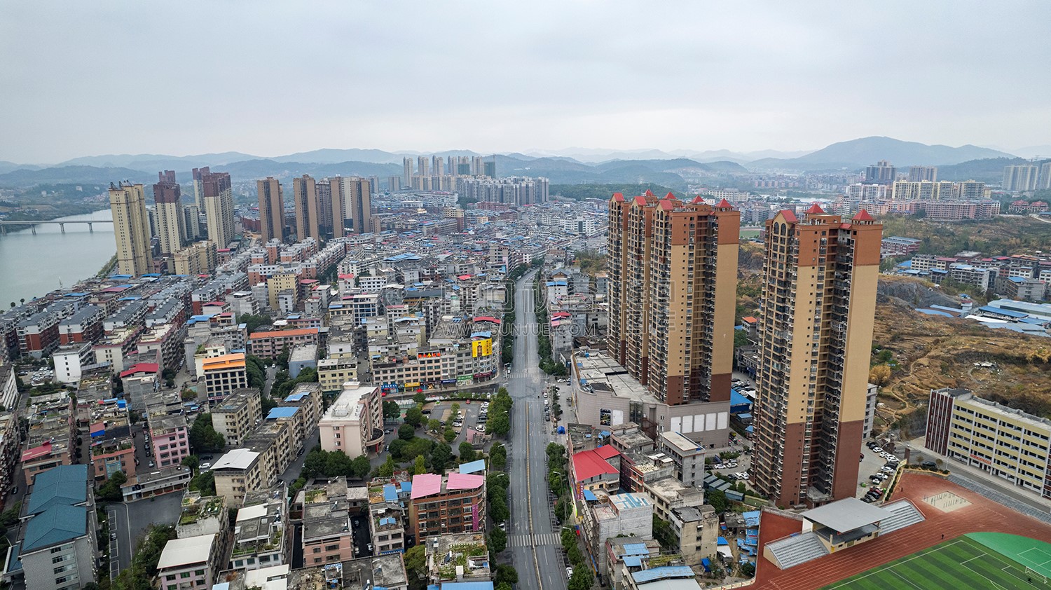 隆回封城第五天，大桥已经封闭，严禁跨河