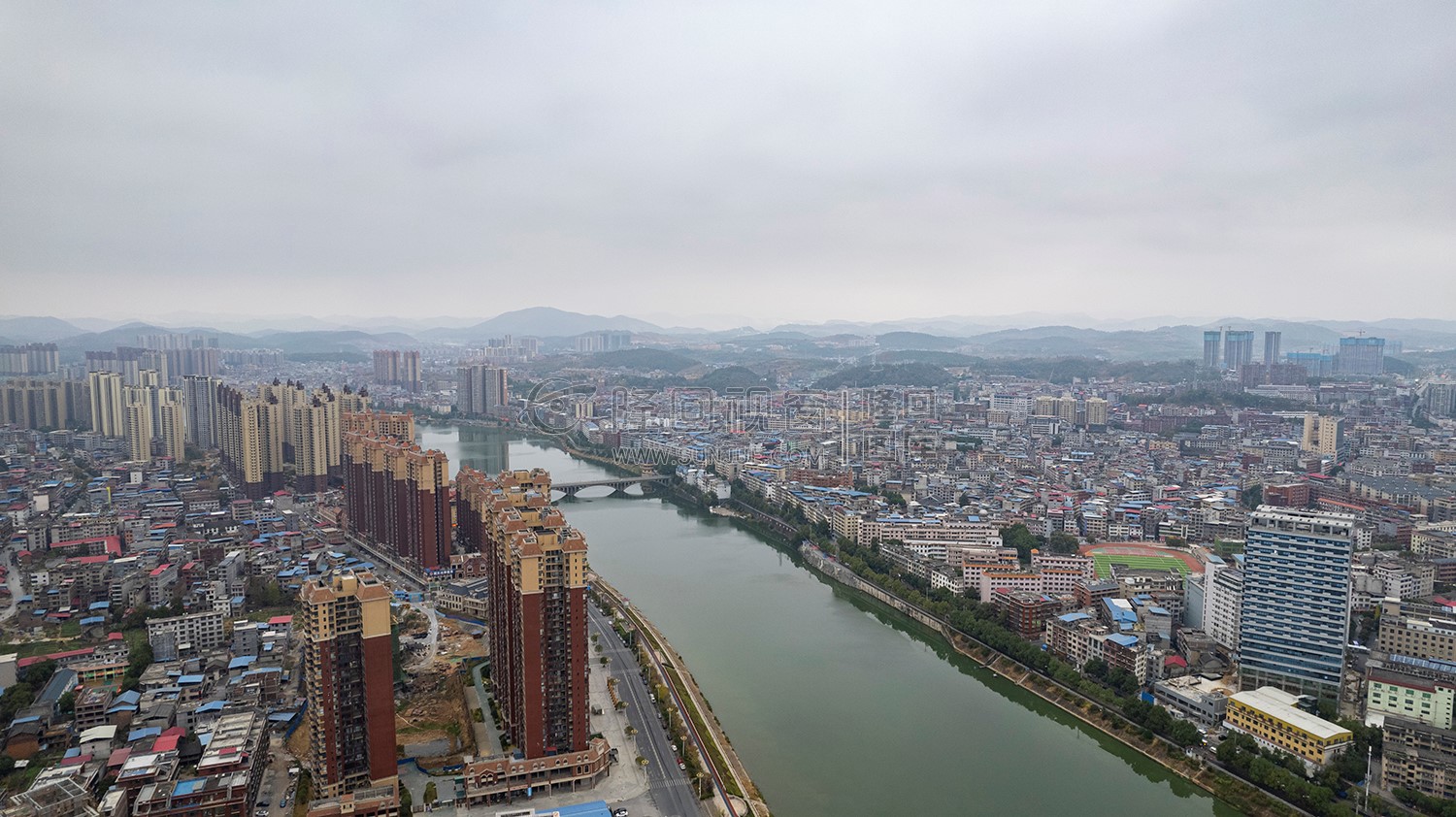 隆回封城第五天，大桥已经封闭，严禁跨河