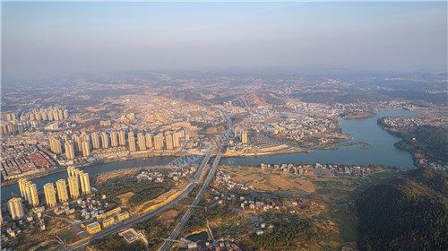 隆回封城第八天，夕阳下的隆回县城