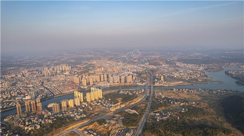 隆回封城第八天，夕阳下的隆回县城