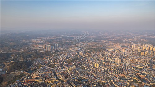 隆回封城第八天，夕阳下的隆回县城