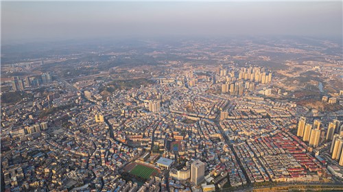 隆回封城第八天，夕阳下的隆回县城