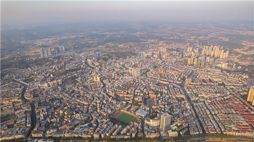 隆回封城第八天，夕阳下的隆回县城
