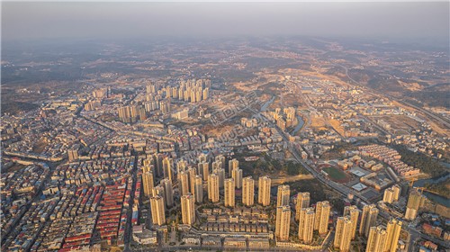 隆回封城第八天，夕阳下的隆回县城