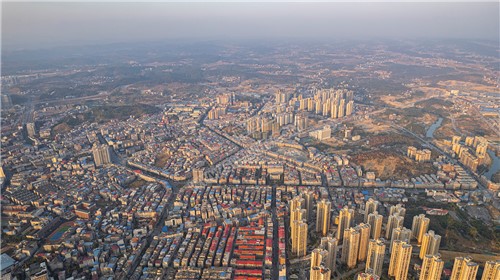 隆回封城第八天，夕阳下的隆回县城