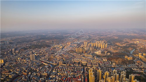 隆回封城第八天，夕阳下的隆回县城