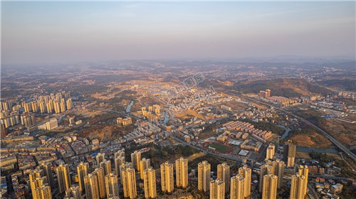 隆回封城第八天，夕阳下的隆回县城