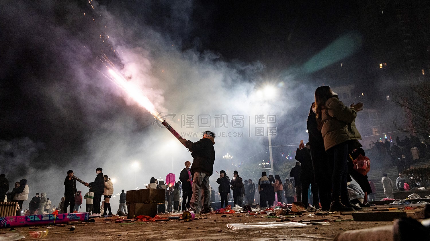 2022隆回跨年夜，河边烟花热闹非常