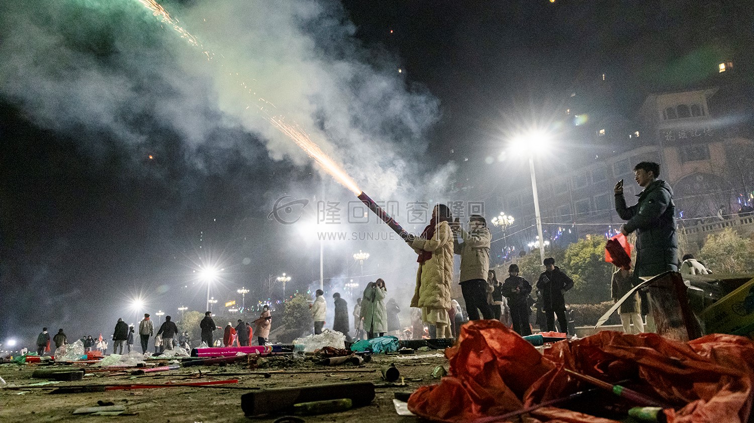 2022隆回跨年夜，河边烟花热闹非常