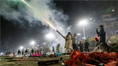 2022隆回跨年夜，河边烟花热闹非常