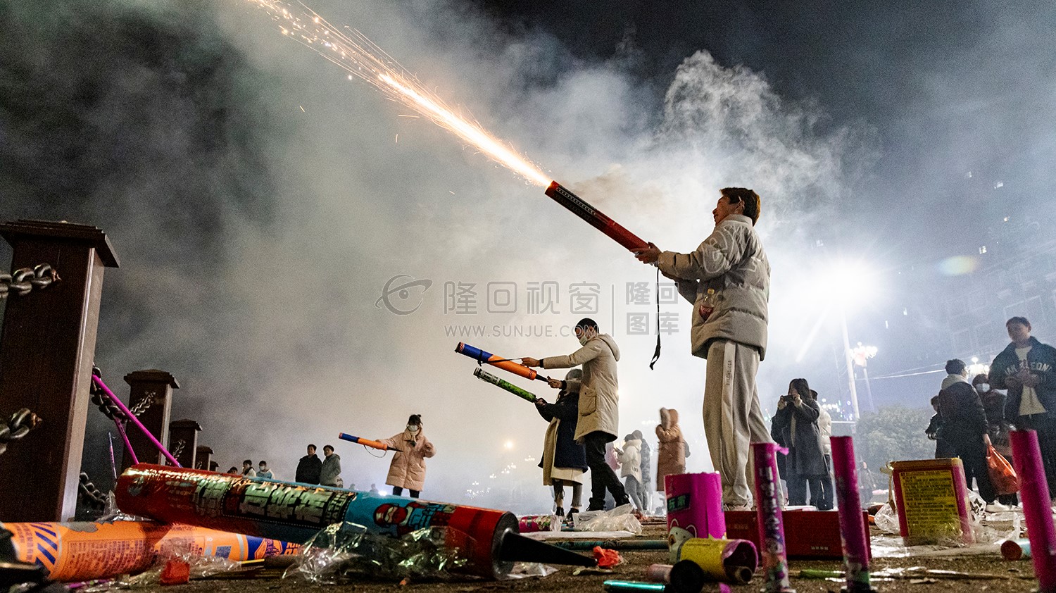 2022隆回跨年夜，河边烟花热闹非常