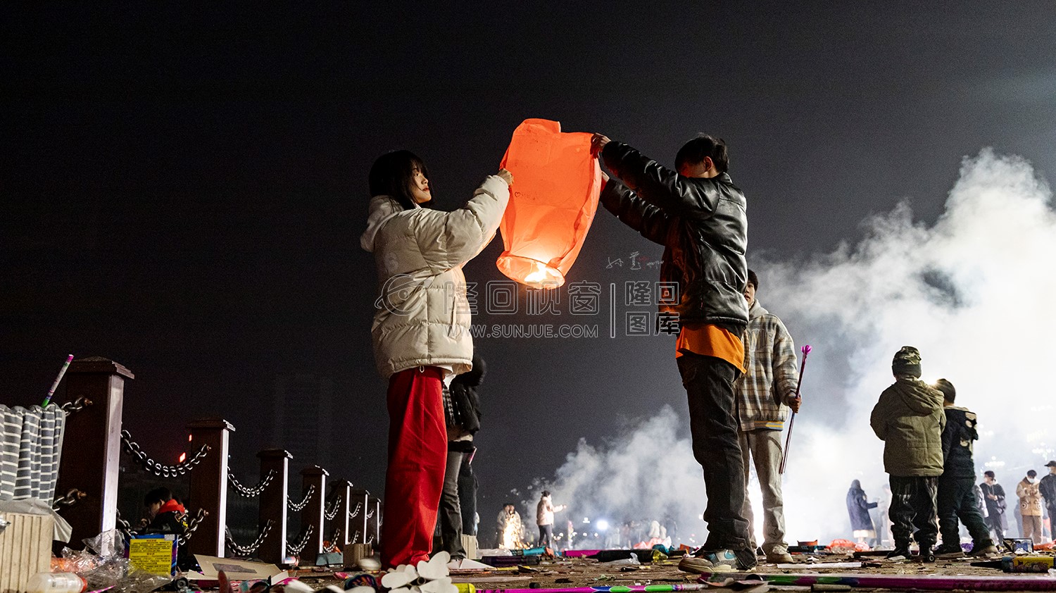 2022隆回跨年夜，河边烟花热闹非常