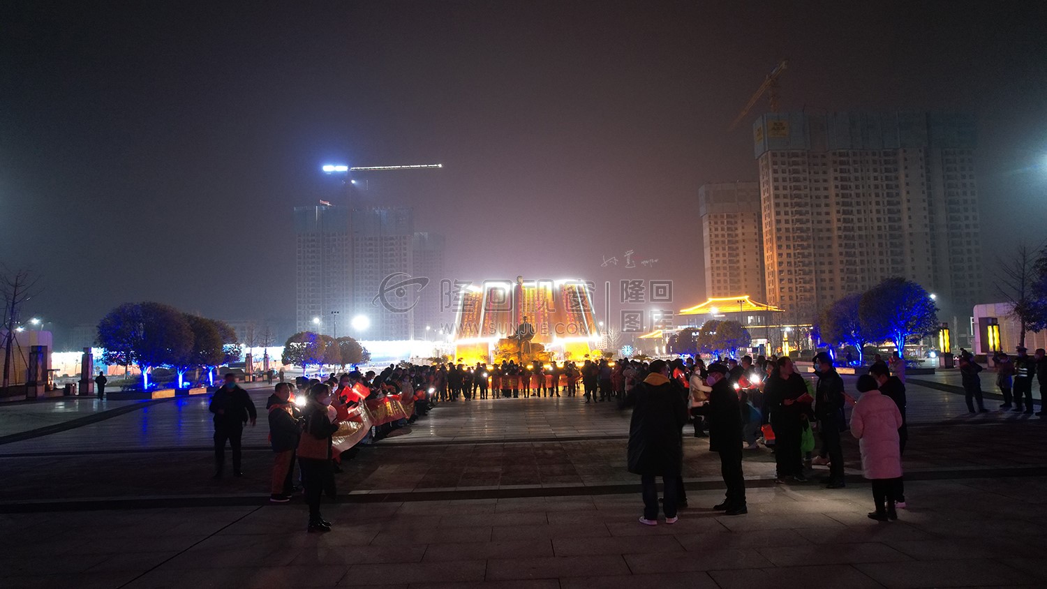 袁树雄湖南卫视跨年晚会载誉归来，隆回人民热情迎接