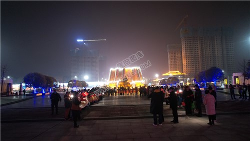 袁树雄湖南卫视跨年晚会载誉归来，隆回人民热情迎接