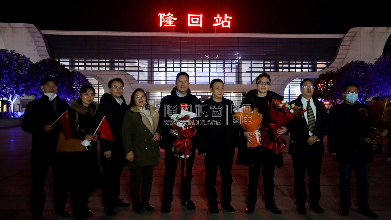 袁树雄湖南卫视跨年晚会载誉归来，隆回人民热情迎接