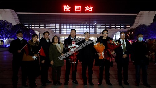 袁树雄湖南卫视跨年晚会载誉归来，隆回人民热情迎接