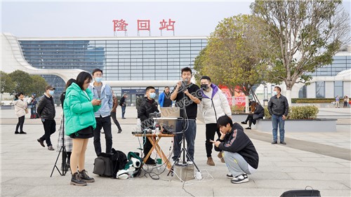 袁树雄与粉丝在隆回高铁站见面会，各地网红前来打卡