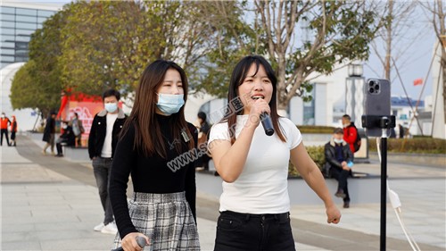 袁树雄与粉丝在隆回高铁站见面会，各地网红前来打卡