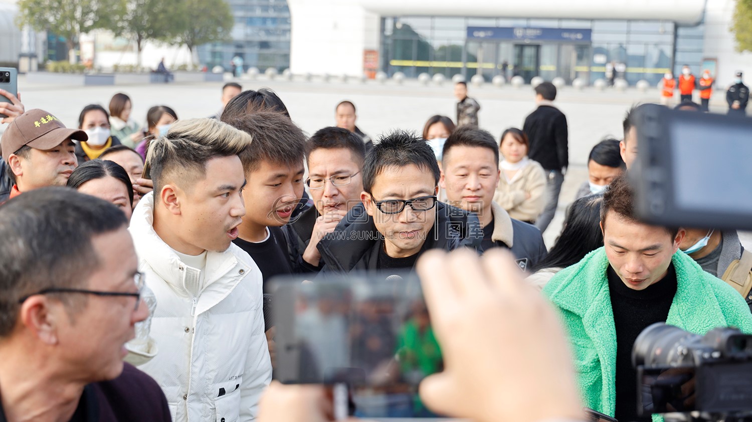 袁树雄与粉丝在隆回高铁站见面会，各地网红前来打卡