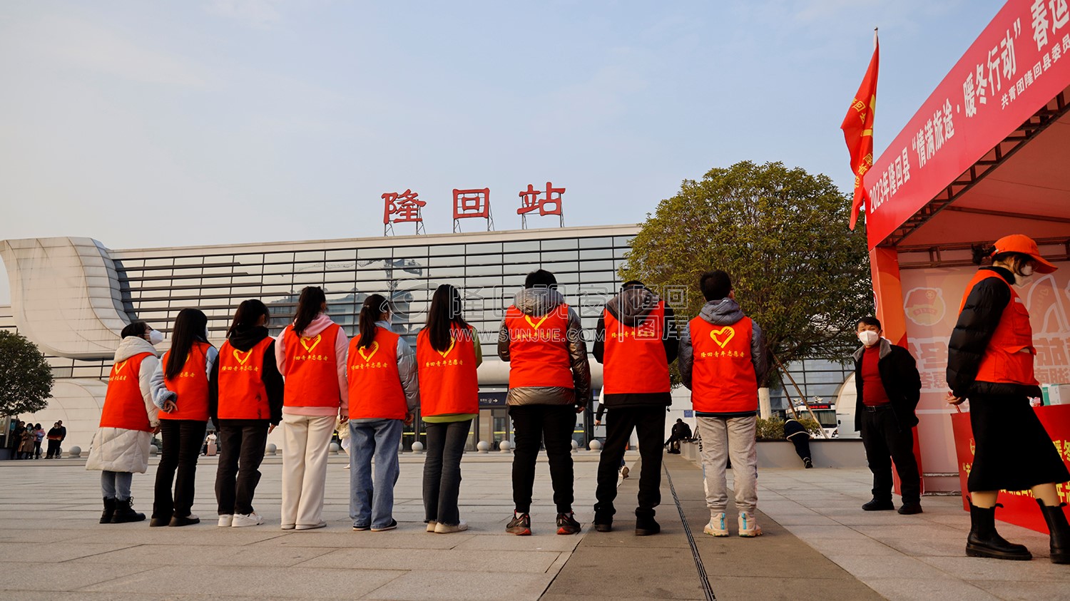 袁树雄与粉丝在隆回高铁站见面会，各地网红前来打卡