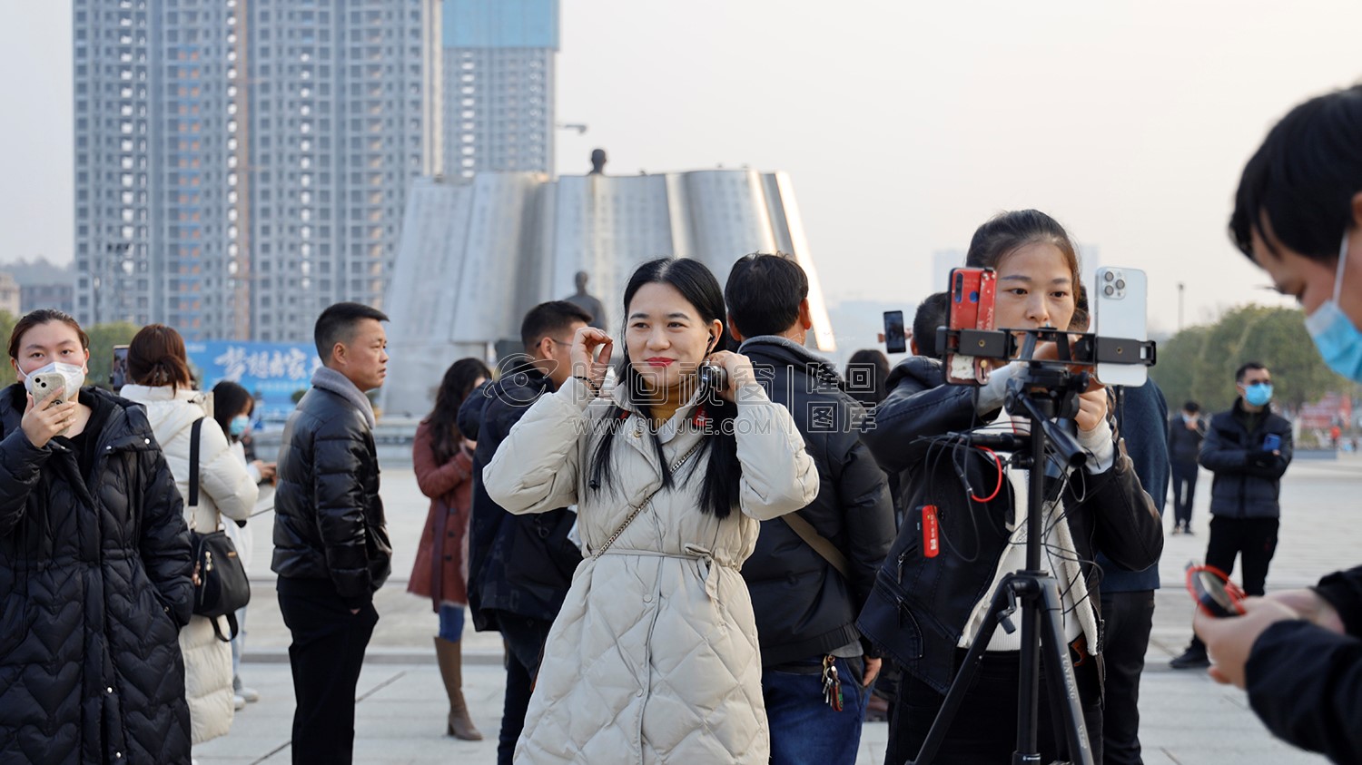 袁树雄与粉丝在隆回高铁站见面会，各地网红前来打卡