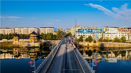 隆回大桥河岸两边风景